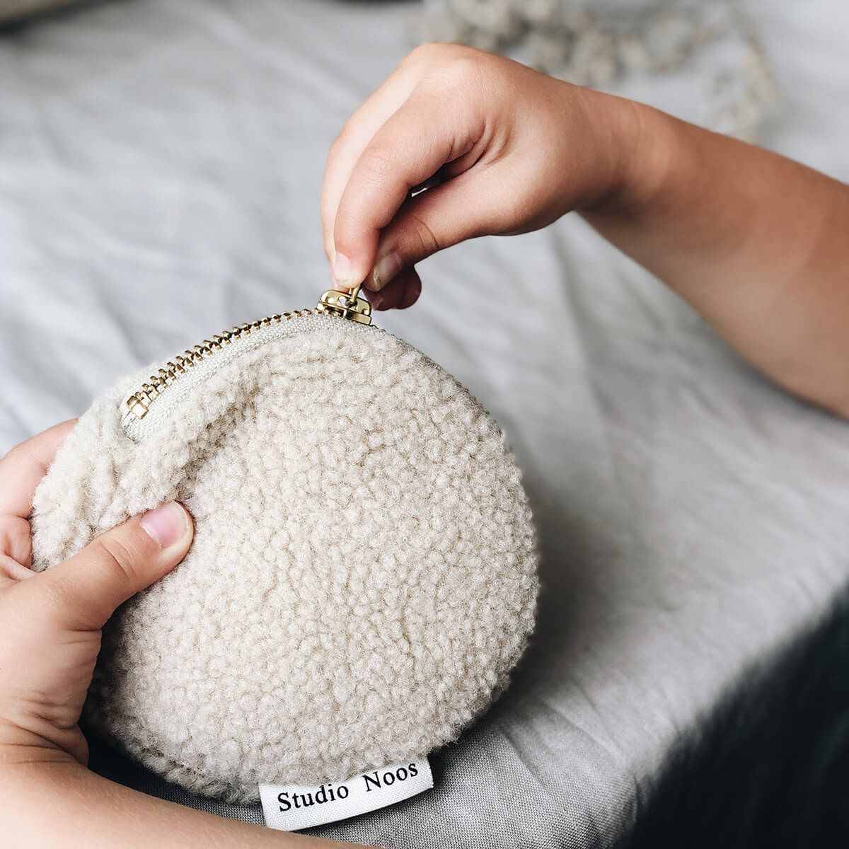 Teddy Wallet von Studio Noos kaufen - Mama, Alltagshelfer, Geschenke, Babykleidung & mehr