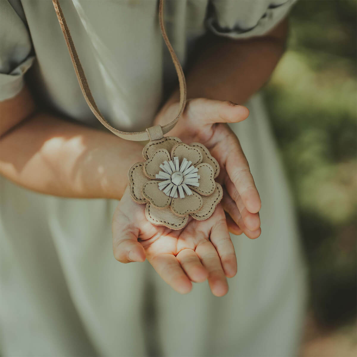 Zaza Necklace - Halskette aus 100% Leder von Donsje kaufen - Kleidung, Geschenke, Babykleidung & mehr