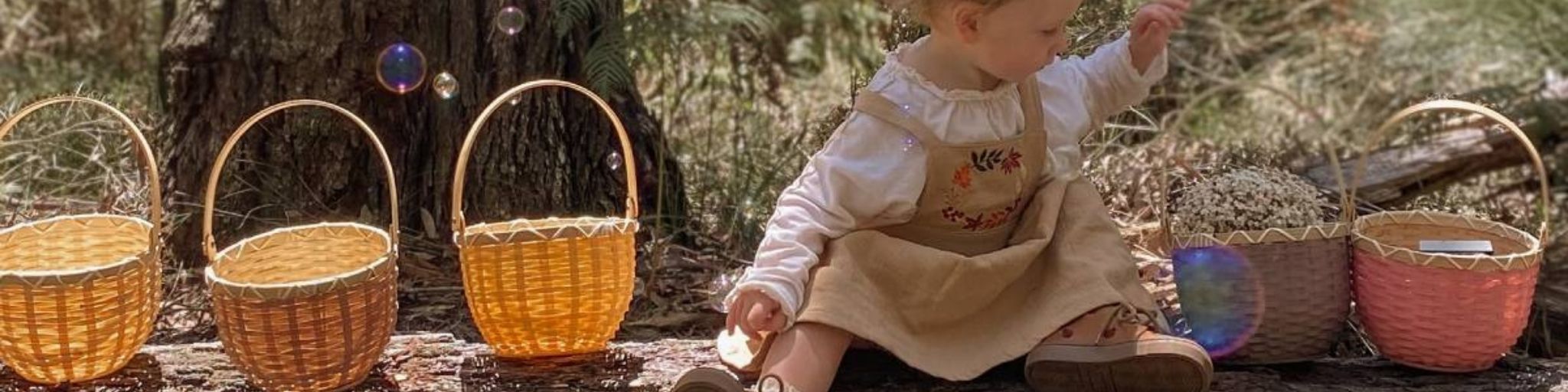 Handgeflochtene Olli Ella Rattan-Körbe Luggy und Piki in Naturfarben – stilvolle Kinderzimmer-Deko und Osterkörbchen bei Liberty Kids.