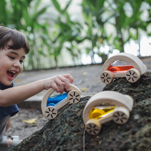 Auto mit Wasser gefüllt aus Holz von PlanToys kaufen - Spielzeug, Geschenke, Babykleidung & mehr