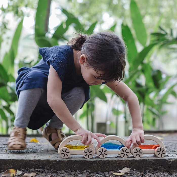 Auto mit Wasser gefüllt aus Holz von PlanToys kaufen - Spielzeug, Geschenke, Babykleidung & mehr