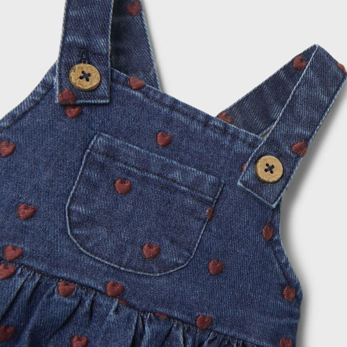 Baby Jeanslatzkleid mit gestickten Herzen aus Bio - Baumwolle von Lil' Atelier kaufen - Kleidung, Babykleidung & mehr