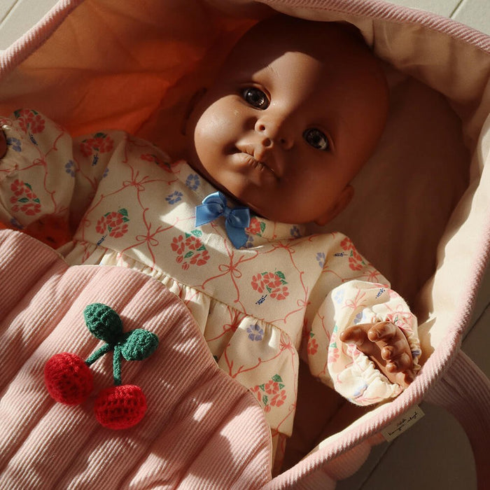 Doll Lift - Puppen Tragetasche aus Bio - Baumwolle Modell: Lulu von Konges Slojd kaufen - Spielzeug, Geschenke, Babykleidung & mehr