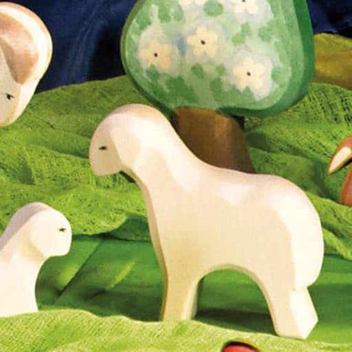 Lamm stehend aus Holz von Ostheimer kaufen - Spielfigur, Babykleidung & mehr