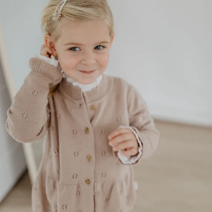 Lochstrick Cardigan mit Schößchen aus 100% Merinowolle von leevje kaufen - Kleidung, Babykleidung & mehr