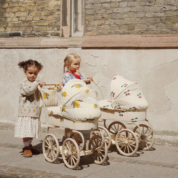 Minnie Doll Pram - Puppenwagen aus recycelter Baumwolle von Konges Slojd kaufen - Spielzeug, Babykleidung & mehr