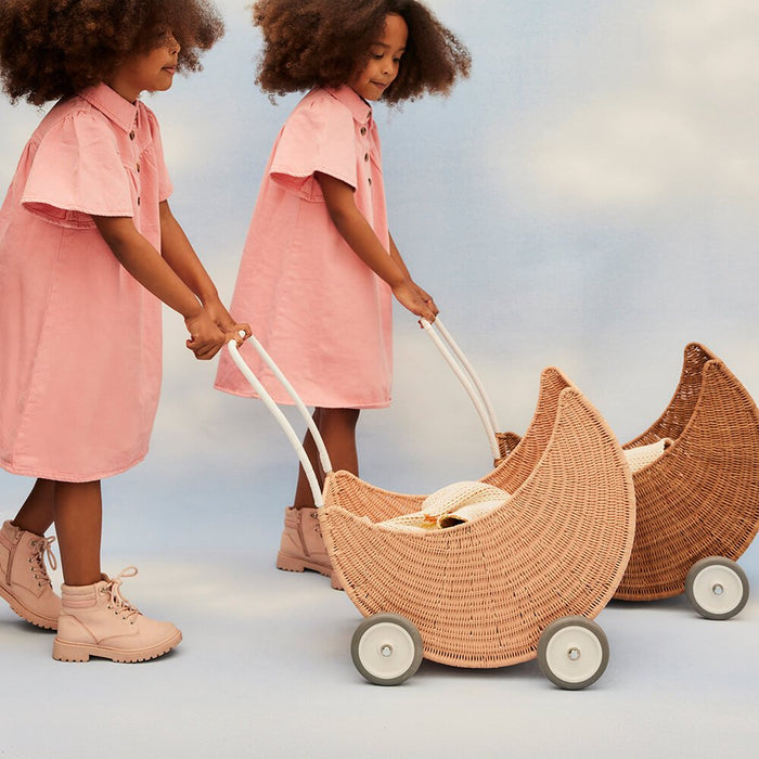 Moon Strolley - Puppenwagen aus Rattan von Olli Ella kaufen - Spielzeug, Geschenke, Babykleidung & mehr