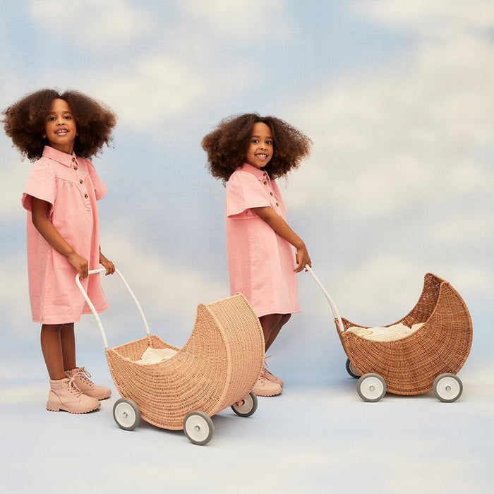 Moon Strolley - Puppenwagen aus Rattan von Olli Ella kaufen - Spielzeug, Geschenke, Babykleidung & mehr