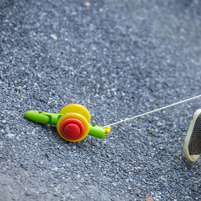 Nachziehtier Schnecke aus Holz von PlanToys kaufen - Spielzeug, Geschenke, Babykleidung & mehr