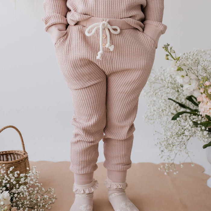 Organic Cotton Waffle Pant - Modell: Oliver - In the Meadow Kollektion von Jamie Kay kaufen - Kleidung, Babykleidung & mehr