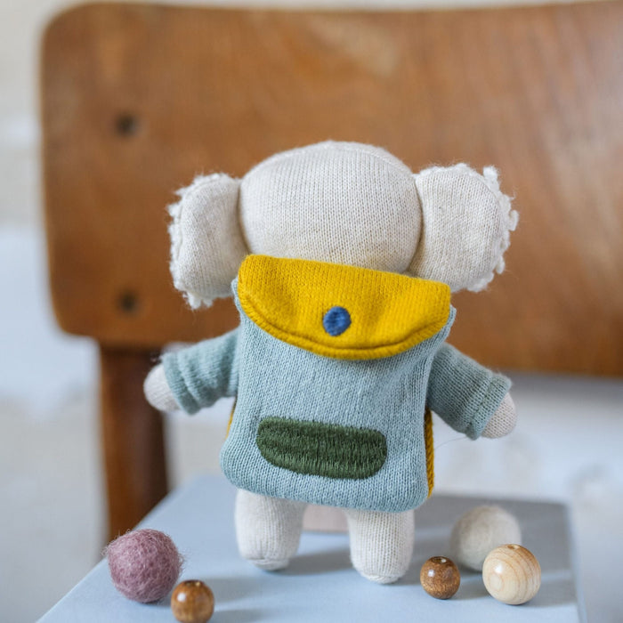 Plüschtier "Schulkind" aus 100% Bio-Baumwolle von Ava & Yves kaufen - Baby, Spielzeug, Geschenke, Babykleidung & mehr