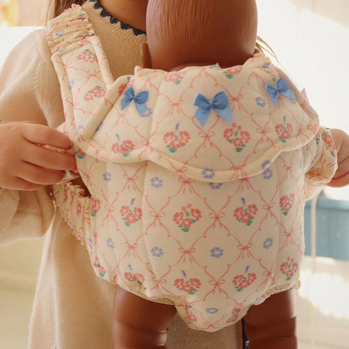 Puppentrage für Kinder Doll Carrier aus 100% Bio - Baumwolle von Konges Slojd kaufen - Spielzeug, Geschenke, Geburtstag, Puppenzubehör, Bio - Baumwolle, IND, Babykleidung & mehr