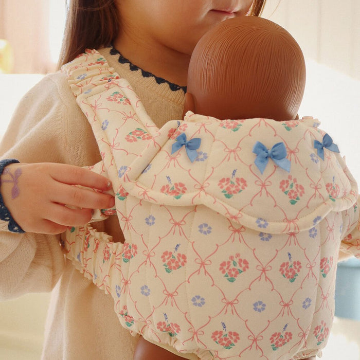 Puppentrage für Kinder Doll Carrier aus 100% Bio - Baumwolle von Konges Slojd kaufen - Spielzeug, Geschenke, Geburtstag, Puppenzubehör, Bio - Baumwolle, IND, Babykleidung & mehr