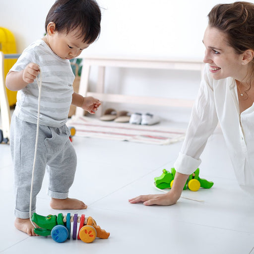 Regenbogen Krokodil - Nachziehspielzeug aus PlanWood von PlanToys kaufen - Spielzeug, Geschenke, Babykleidung & mehr