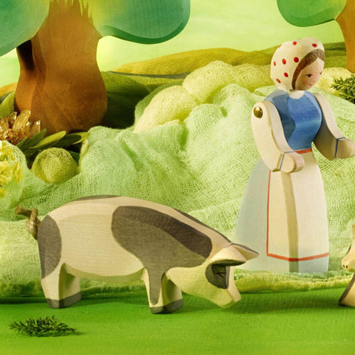 Schwein gefleckt Kopf tief aus Holz von Ostheimer kaufen - Spielfigur, Babykleidung & mehr