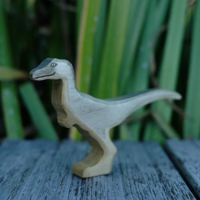 Velociraptor aus Holz von HolzWald kaufen - Spielfigur, Babykleidung & mehr