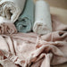 Mushie Musselin-Spannbettlaken “Fog” von mushie kaufen - Bettlaken, Babykleidung & mehr