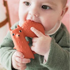 Baby Beißring Donna Wilson Kollektion von Oli&Carol kaufen - Baby, Alltagshelfer, Geschenke, Babykleidung & mehr