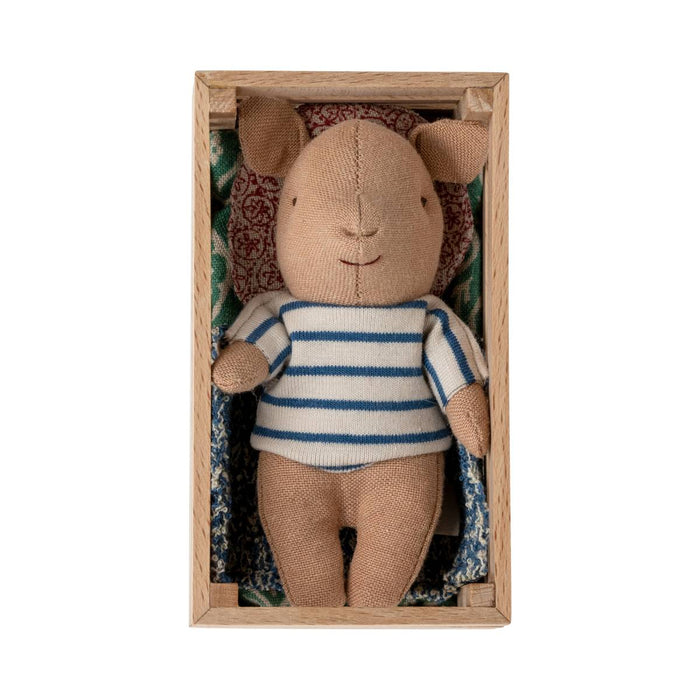 Baby Schwein in der Box aus recyceltem Polyester von Maileg kaufen - Spielzeug, Geschenke, Babykleidung & mehr