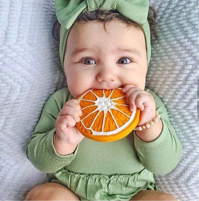 Babyspielzeug “Clementino the Orange” von Oli&Carol kaufen - Spielzeug, Babykleidung & mehr