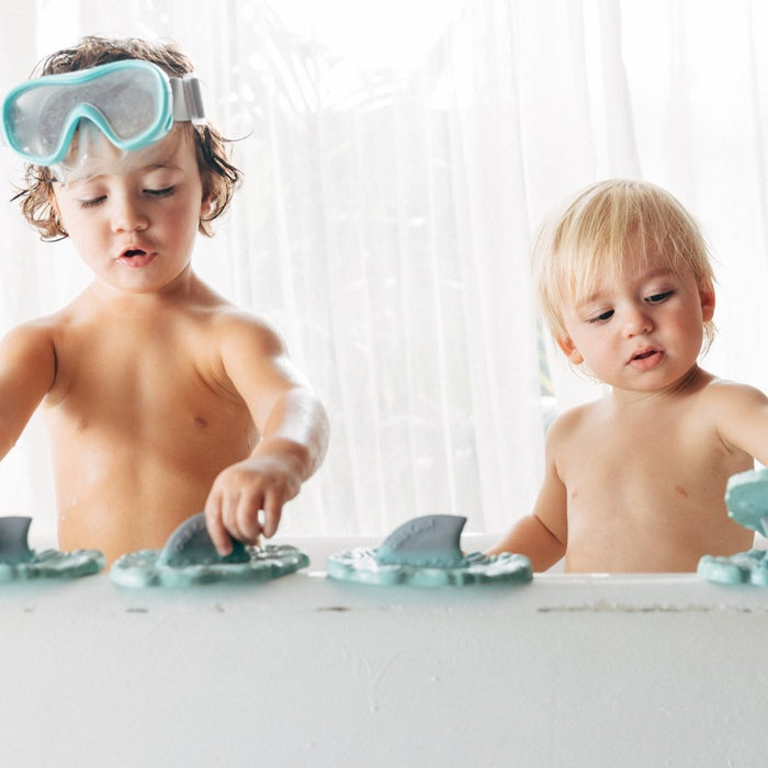 Babyspielzeug “Water Shark” von Oli&Carol kaufen - Spielzeug, Babykleidung & mehr