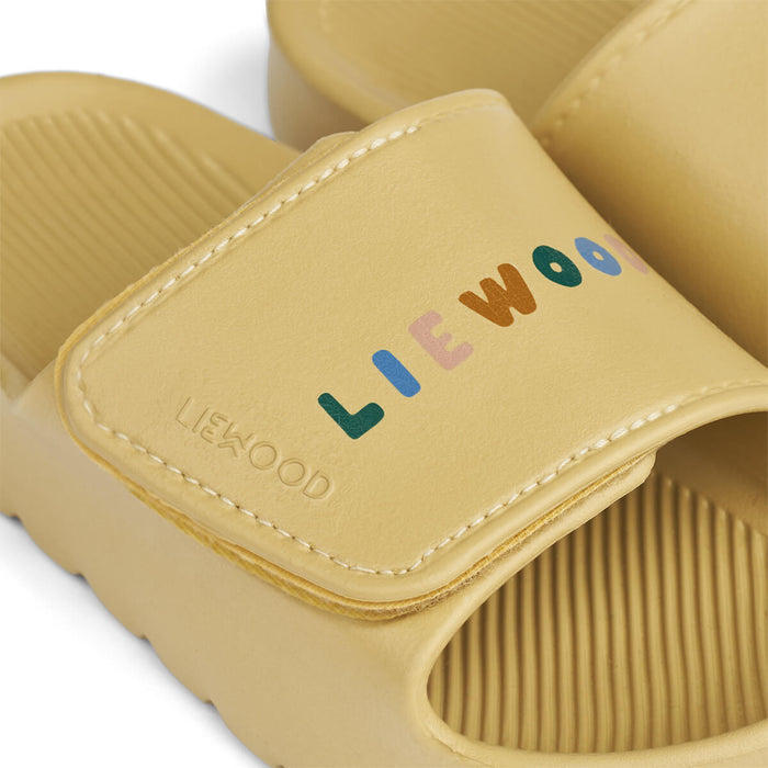Badeschlappen mit Logo Modell: Thieme Slide von Liewood kaufen - Kleidung, Babykleidung & mehr