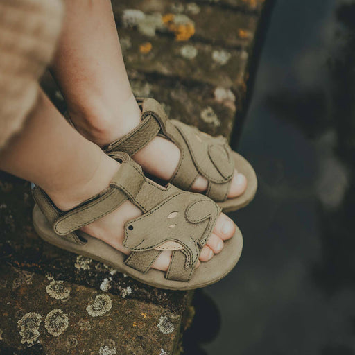 Escar Sandale mit Motiv aus Premium-Leder von Donsje kaufen - , Babykleidung & mehr