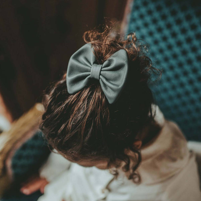 Floor Hair Tie - Haargummi aus 100% Premium Leder von Donsje kaufen - Kleidung, Geschenke, Babykleidung & mehr