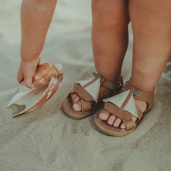 Flops Sandalen aus 100% Premium-Leder von Donsje kaufen - Kleidung, Babykleidung & mehr