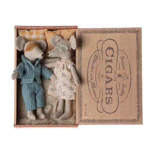 Mama & Papa Mäuse in Zigarrenkiste von Maileg kaufen - Spielzeug, Geschenke, Babykleidung & mehr