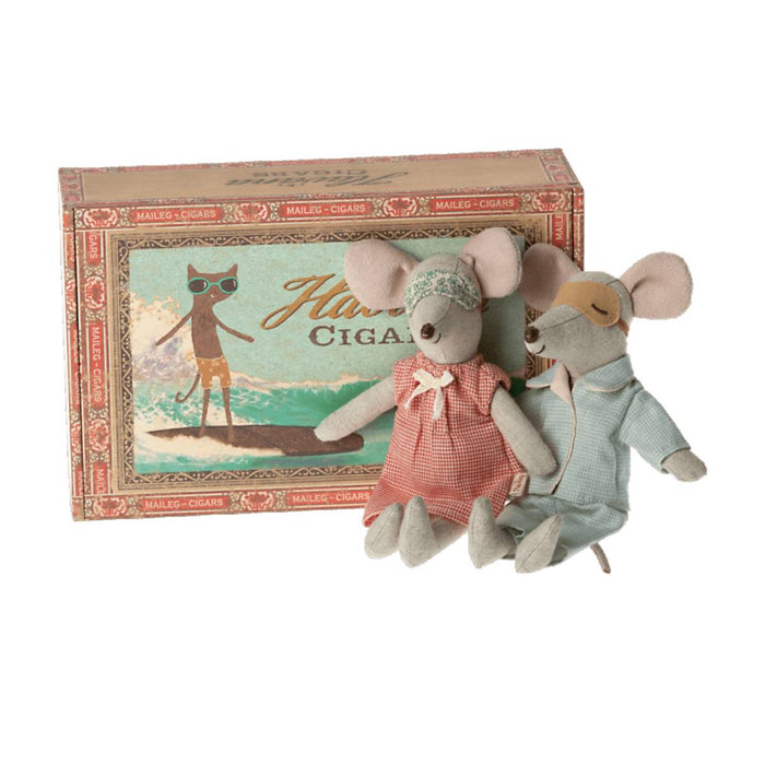 Mama & Papa Mäuse in Zigarrenkiste von Maileg kaufen - Spielzeug, Geschenke, Babykleidung & mehr