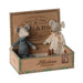 Oma & Opa Mäuse in Zigarrenkiste von Maileg kaufen - Spielzeug, Geschenke, Babykleidung & mehr