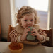 Trinkbecher Sippy Cup aus Silikon von mushie kaufen - Alltagshelfer, Babykleidung & mehr