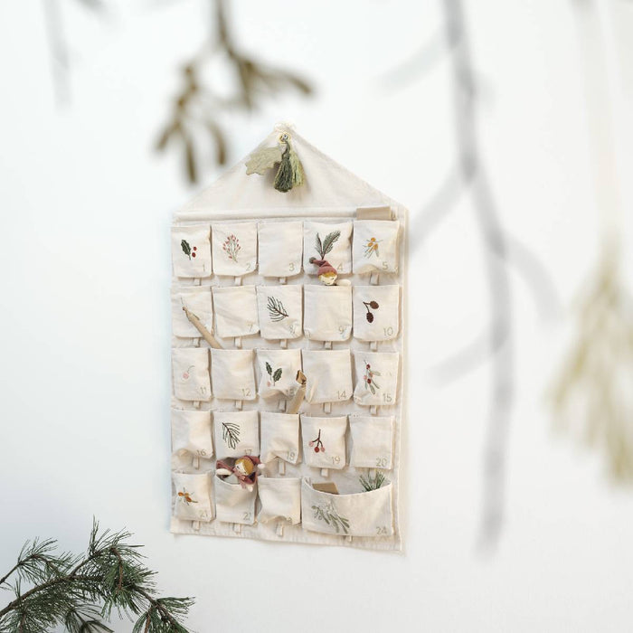 Wall Calendar - Adventskalender Bestickt zum Selbst Befüllen von Fabelab kaufen - Kinderzimmer, Geschenke, Babykleidung & mehr