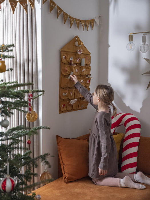 Wall Calendar - Adventskalender Bestickt zum Selbst Befüllen von Fabelab kaufen - Kinderzimmer, Geschenke, Babykleidung & mehr