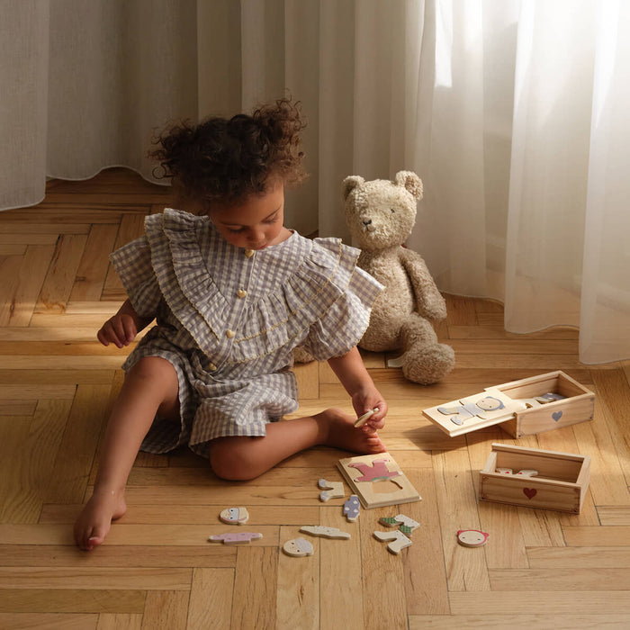 Wooden Teddy Dress-Up Puzzle aus FSC zertifiziertem Holz von Konges Slojd kaufen - Spielzeug, Babykleidung & mehr